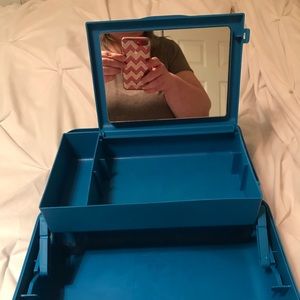 Caboodle’s NWT On-The Go Girl classic makeup case